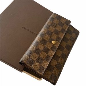 AUTHENTICATED Louis Vuitton Damier ebene wallet